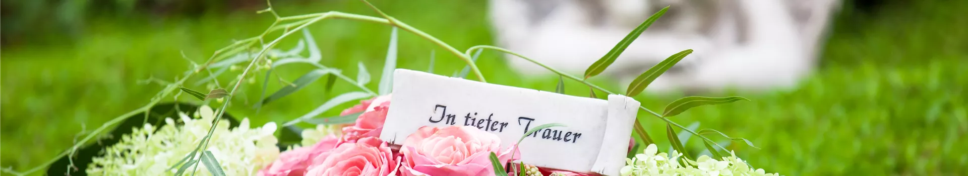 Das Grab im Sommer – die richtigen Blumen finden